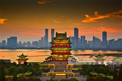 穿越唐宋重溫歷史 報(bào)網(wǎng)記者感受滕王閣別樣風(fēng)貌